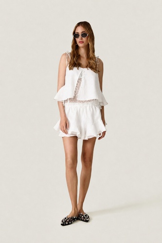 White loose camisole with lace underneat - PNK Casual